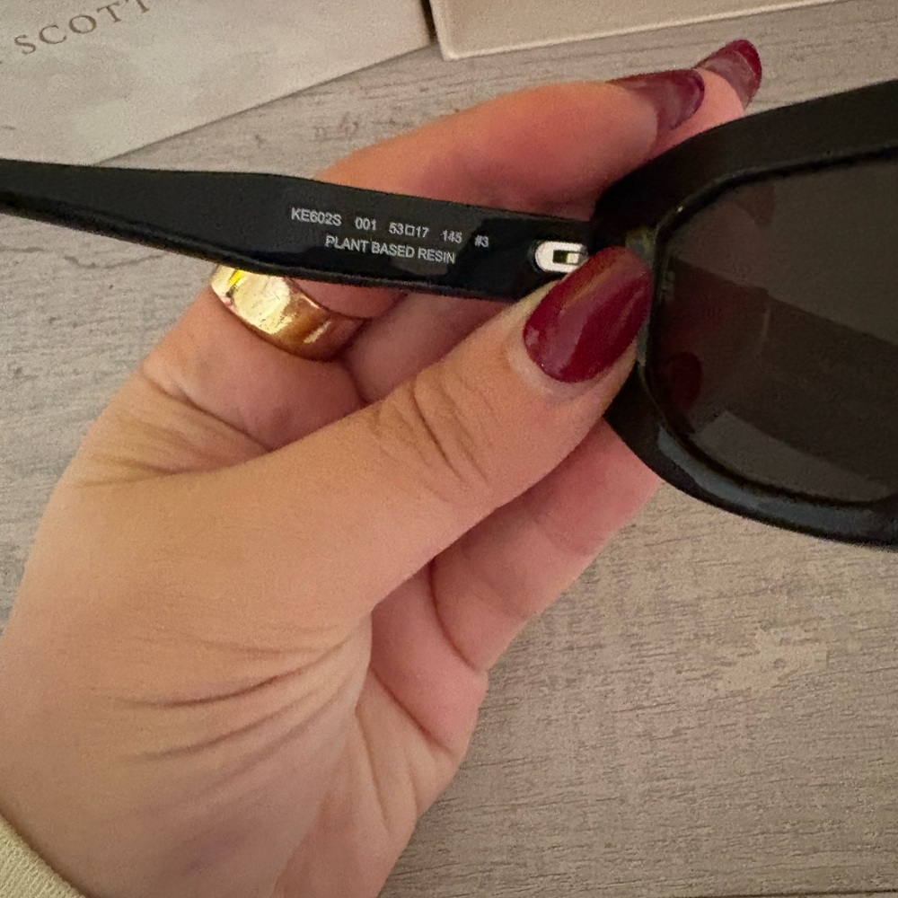 Brand NEW, Kendra Scott Black Rectangular Sunglasses, Danielle sunglasses - Picture 4 of 7